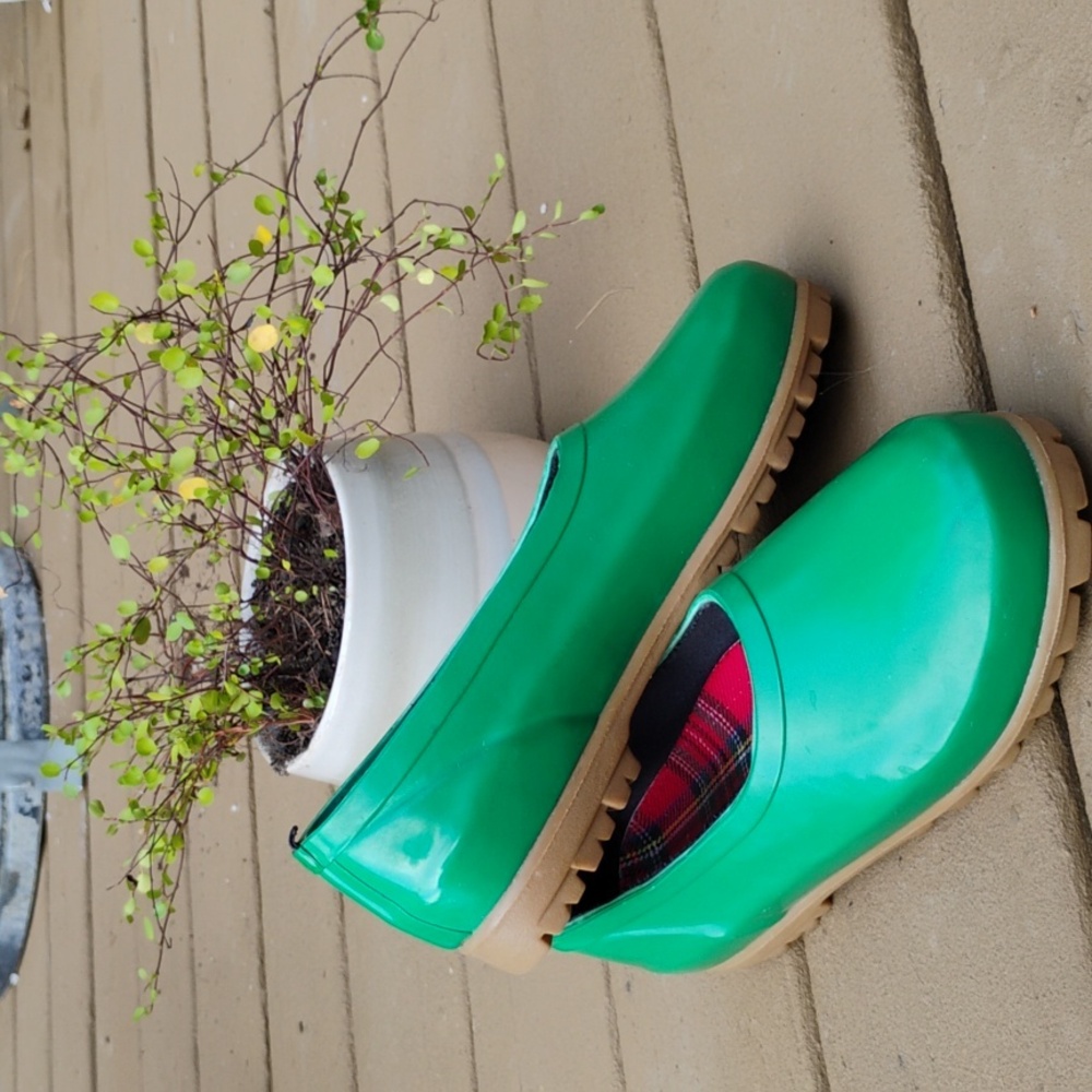 Mid West Green Slip-On Shoes, Size 7